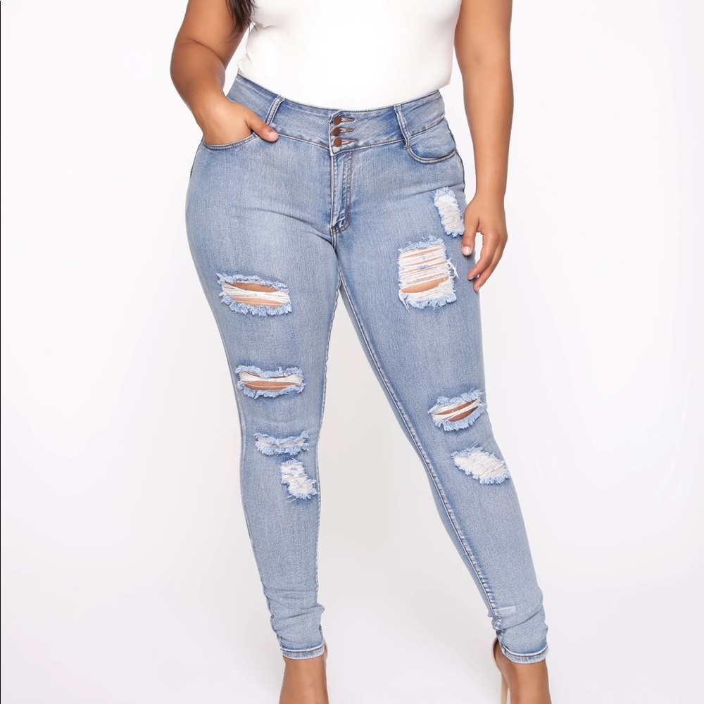 Distressed booty lifting mid rise jeans - Picture 3 of 10
